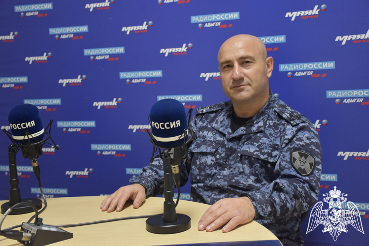 В День Героев Отечества офицер  Росгвардии стал гостем радиопрограммы в Адыгее