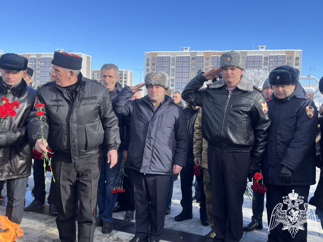 Представители Росгвардии почтили память воинов 131-й Майкопской бригады