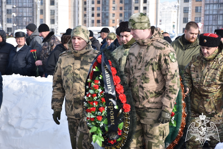 Представители Росгвардии почтили память воинов 131-й Майкопской бригады