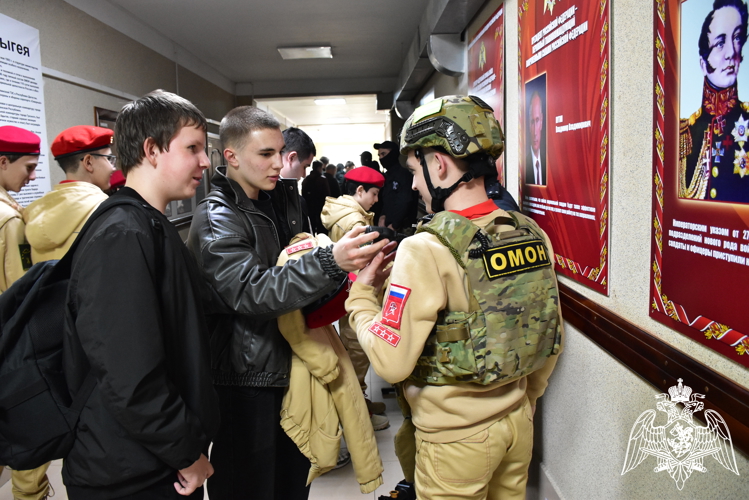ОМОН Росгвардии открыл свои двери для школьников Адыгеи