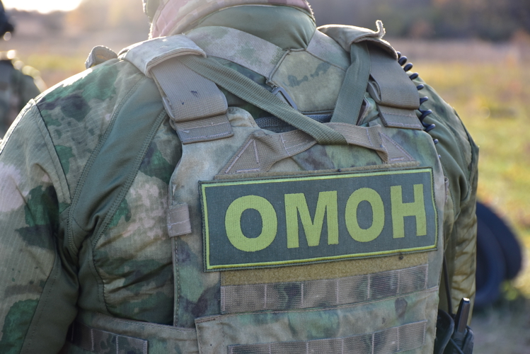 При содействии спецназа Росгвардии в Адыгее задержана подозреваемая в коррупции