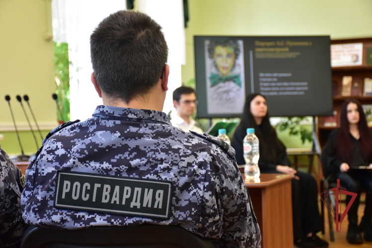 Участниками поэтической встречи, посвященной дню рождения А.С. Пушкина, стали росгвардейцы в Адыгее